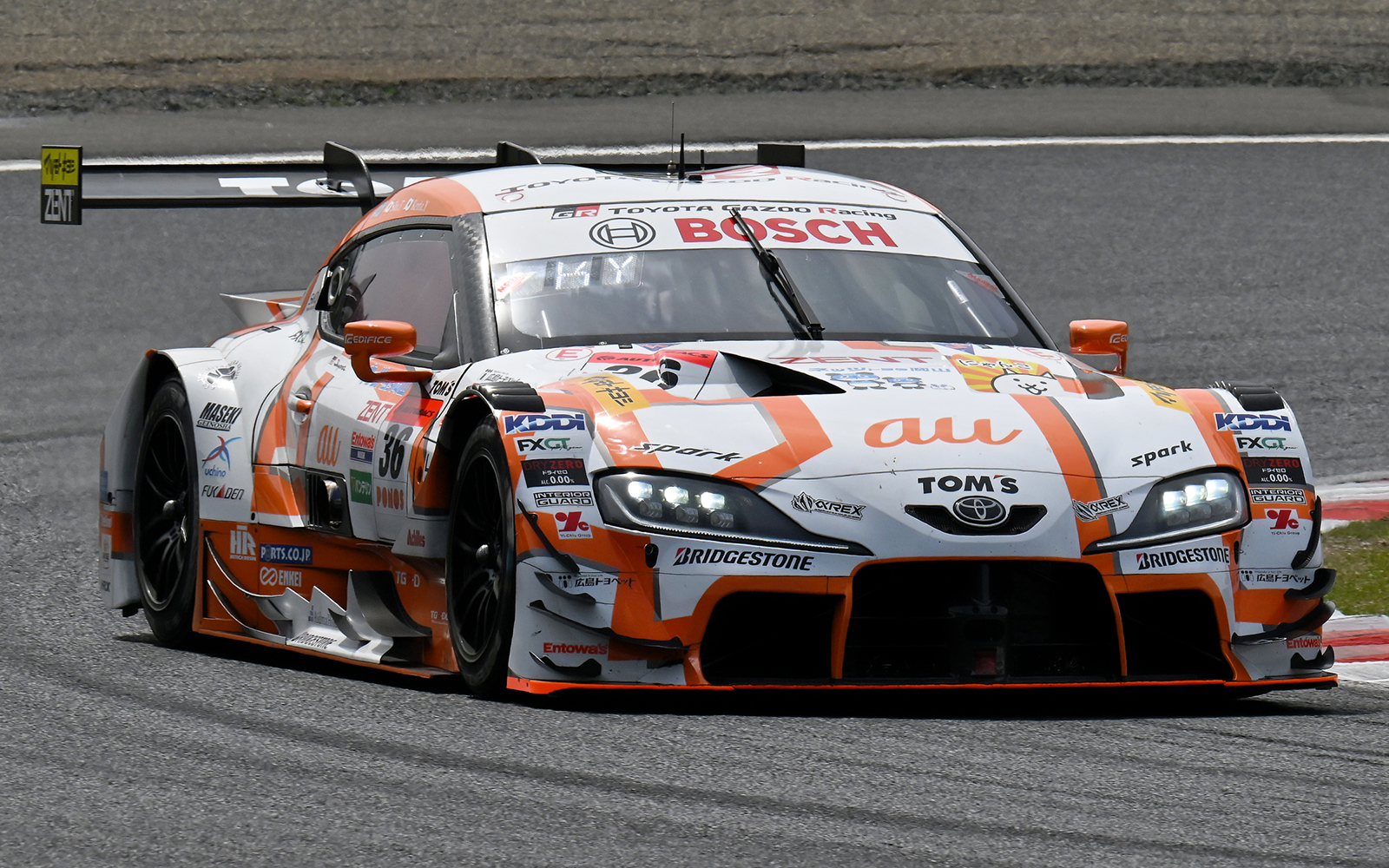 【Rd. 1 OKAYAMA: Race Day】GT500 Review: Champions au TOM’S GR Supra finish the Qualifying in the second place but then retaliate for a come-from-behind win! No. 38 rookie Kobayashi run well but falls just short in second place